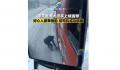 雪天货车上坡困难好心人拔草相助 帮司机成功脱困