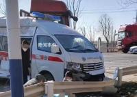 江苏徐州一救护车和大货车相撞 有人员伤亡