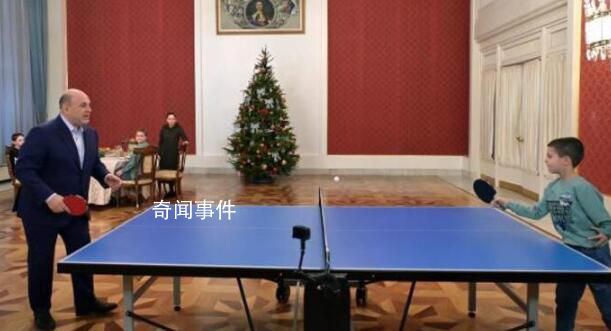 俄总理向10岁男孩赠送樊振东球拍 听说它很好用