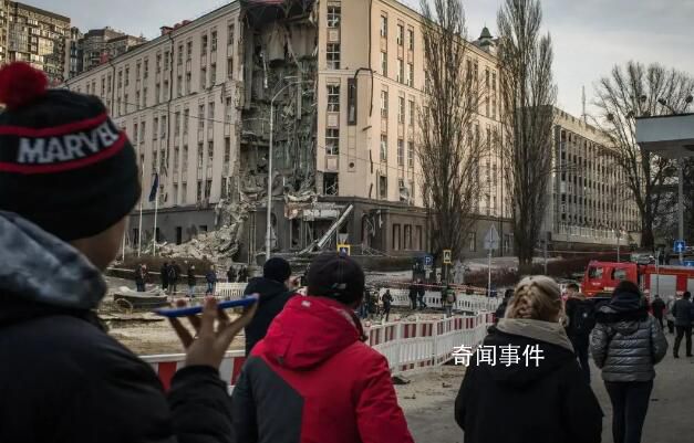 导弹雨下的乌克兰新年夜 流浪在外的乌克兰人纷纷冒险回国