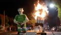 阿根廷民众烧梅西雕像庆祝传统新年 传统已延续66年