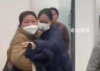 女子试衣间遭掀帘辱骂 警方立案