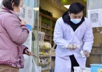 民间送药人在缺药的寒冬奔走 我手上还有药不去送的话我做不到
