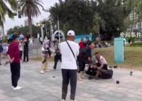 三亚海边多人疑因地域问题拌嘴互殴 场面混乱