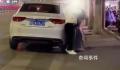 徐州男子当街暴打妻儿 目击者发声