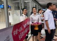 首批赴泰中国旅客:感觉自己像明星