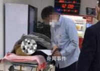 老人躺担架床上办卖房手续?官方回应