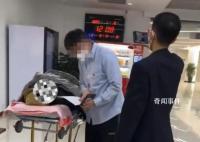 天津回应老人躺担架卖房:有上门服务