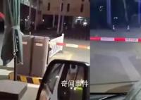 南京一救护车要进厂救人保安不放行 要问领导我没权利开门