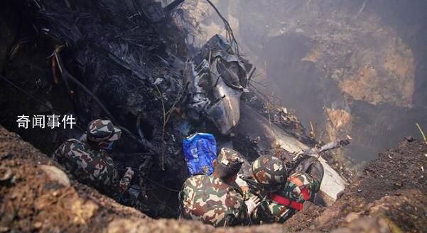 直击尼泊尔客机坠毁救援现场 搜救正在紧张进行中