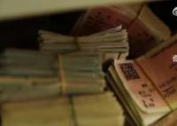 54岁大爷收藏60多公斤火车票 见证中国铁路跨越