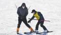 2万元请的滑雪教练不会穿雪鞋 记者调查滑雪教练鱼龙混杂问题