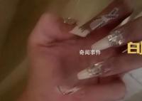 女子回村美甲太长被妈妈剪掉 称只要妈妈开心就好