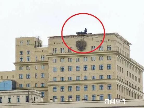 外媒:俄国防部大楼等屋顶架防空炮