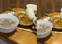 远嫁女子回婆家有客不让上桌吃饭 视频内容引发网友热议