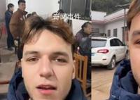 外国小伙第一次过年被烟花吓醒 吓到了以为是在乌克兰