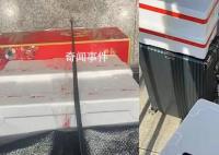 丹东站几乎每人都拎着泡沫箱子 装的是当地特色产品草莓