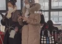 春运多名女子为哺乳妈妈围“人墙” 为哺乳妈妈保住了体面