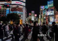 日本单月新冠死亡数超过1万 当天的新增感染者为54843人