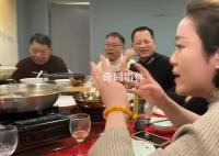 女子过年饭桌上与催婚亲戚激辩 有理有据让众人插不上话