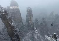 湖南张家界一景区摆渡车侧翻入沟 并未造成人员伤亡