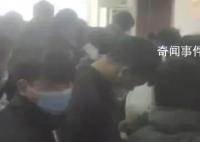 民政局开工 男子拍到仅两对新人结婚