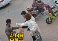 男子拿被赠饼干换烟遭拒后踩碎 有些人还真是不值得可怜