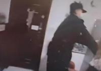 民警为救自残轻生女子被连刺三刀 忍痛继续调解矛盾手指神经肌腱断裂