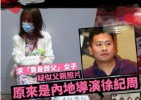 女子街头卖身葬父 引来了很多路人围观