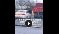驾考被大货车别停 女子当场发飙