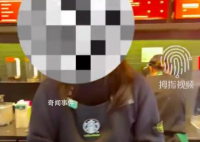 女子带汉堡进星巴克被服务员拦下 称味道太大影响其他顾客