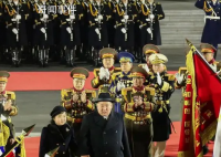 朝鲜阅兵现场曝光 金正恩携女亮相