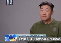 狂飙每一个单元结尾都在十字路口 每次交会两个人的人生经历都如天壤云泥不断发生变化