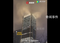 浙江一写字楼顶似怨气冲天 天空乌云密布