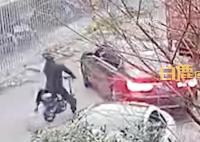 代驾称不会停车趁车主倒车碰瓷 让网友惊诧不已
