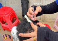 三亚发现拔白发服务 1小时收50元