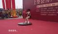 县政府展销会上现钢管舞?当地回应