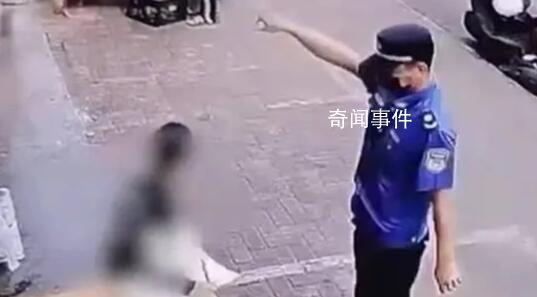 城管没收孩子作业桌 官方:责令道歉