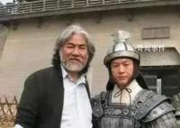 张颂文捡垃圾被剧组丢下?张纪中回应