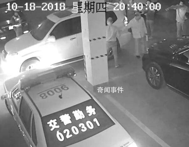 老板与警察冲突 赔钱获谅解后又被捕