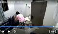 94岁老人疑遭护工推倒撞地当天去世 不求她赔偿只求道歉