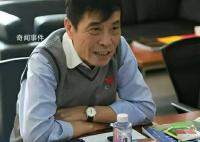 陈戌源开会照曝光 桌上2盒软中华