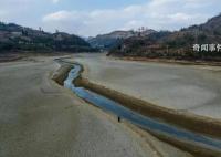贵州毕节缺水持续:居民买水桶蓄水
