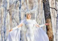 零下20℃用公款拍写真?女局长回应