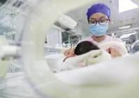 三孩家庭频繁被问“家里有矿?”