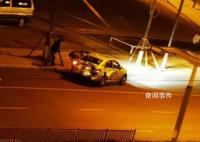 成都街头越野车来回追撞小轿车 高新公安已介入调查
