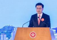 李家超:明日起香港口罩令全面取消