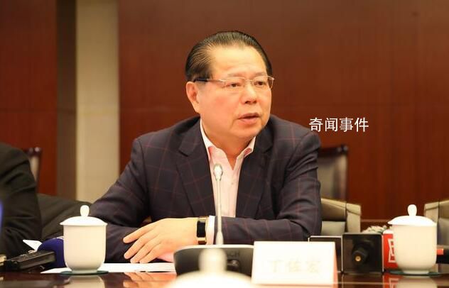 委员建议年轻人树立正确婚育观 建议对三孩教育全免费