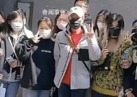 张颂文希望大家不要再接机 毫无明星架子