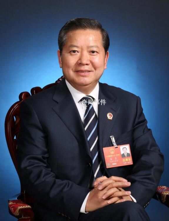 代表建议大学生先就业再择业 既要立足当下又要着眼未来